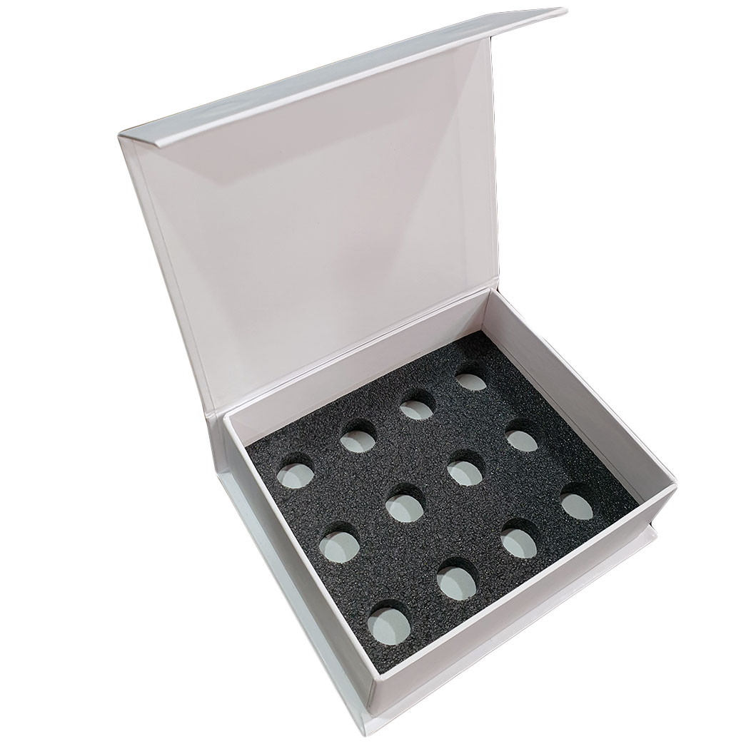 Коробка-шкатулка на магнитах с ложементом